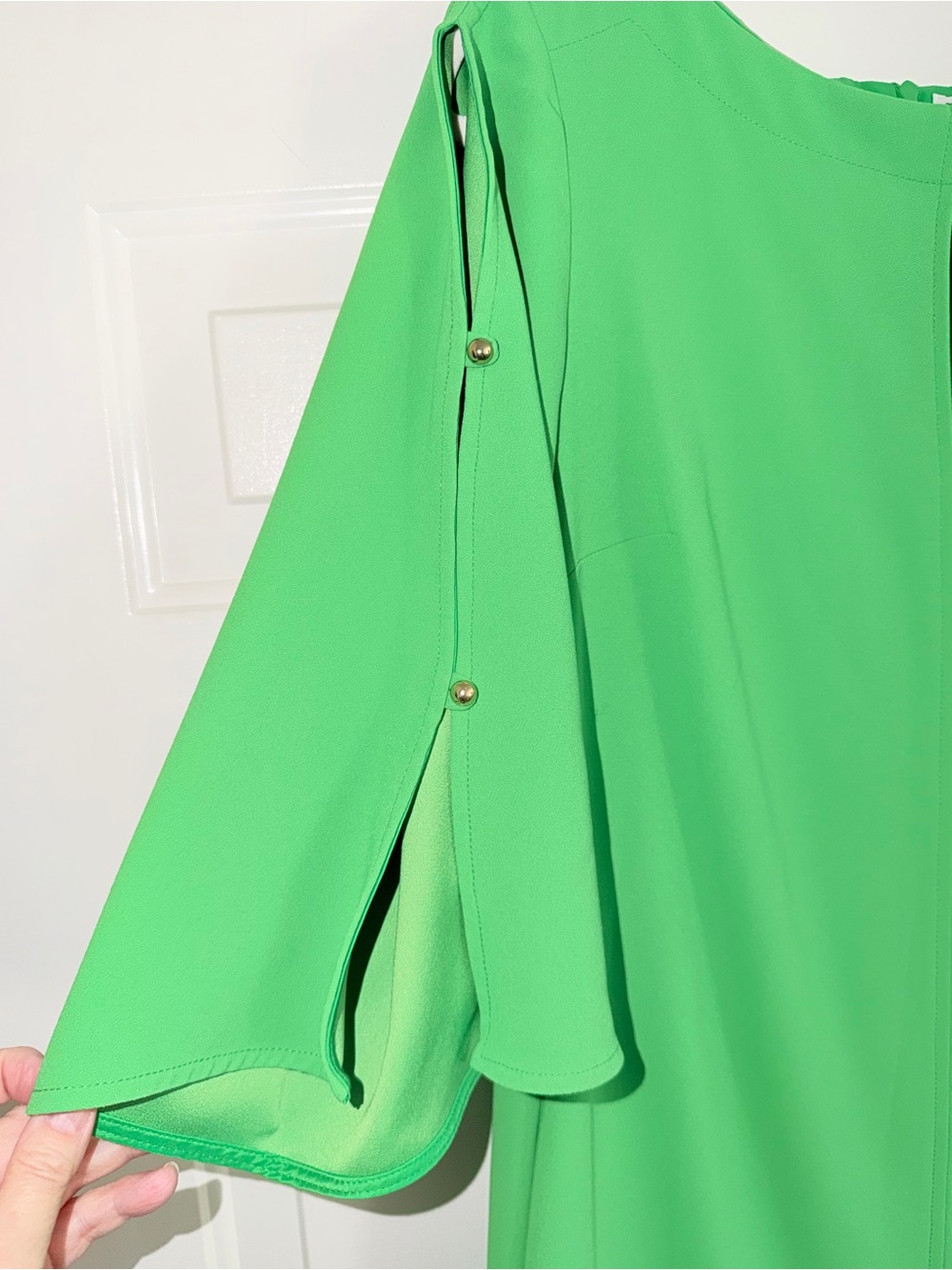 Trina Turk Green Shift Dress w/ Button Sleeve and key hole chest detail. Sz 6 - Picture 3 of 9